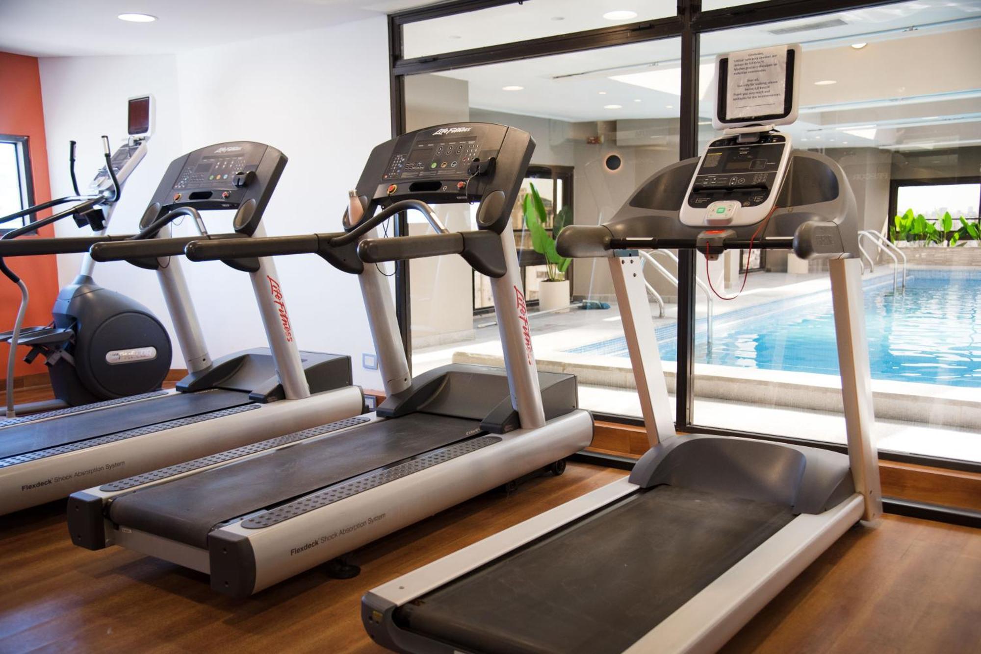 Libertador Hotel Buenos Aires Extérieur photo Treadmills