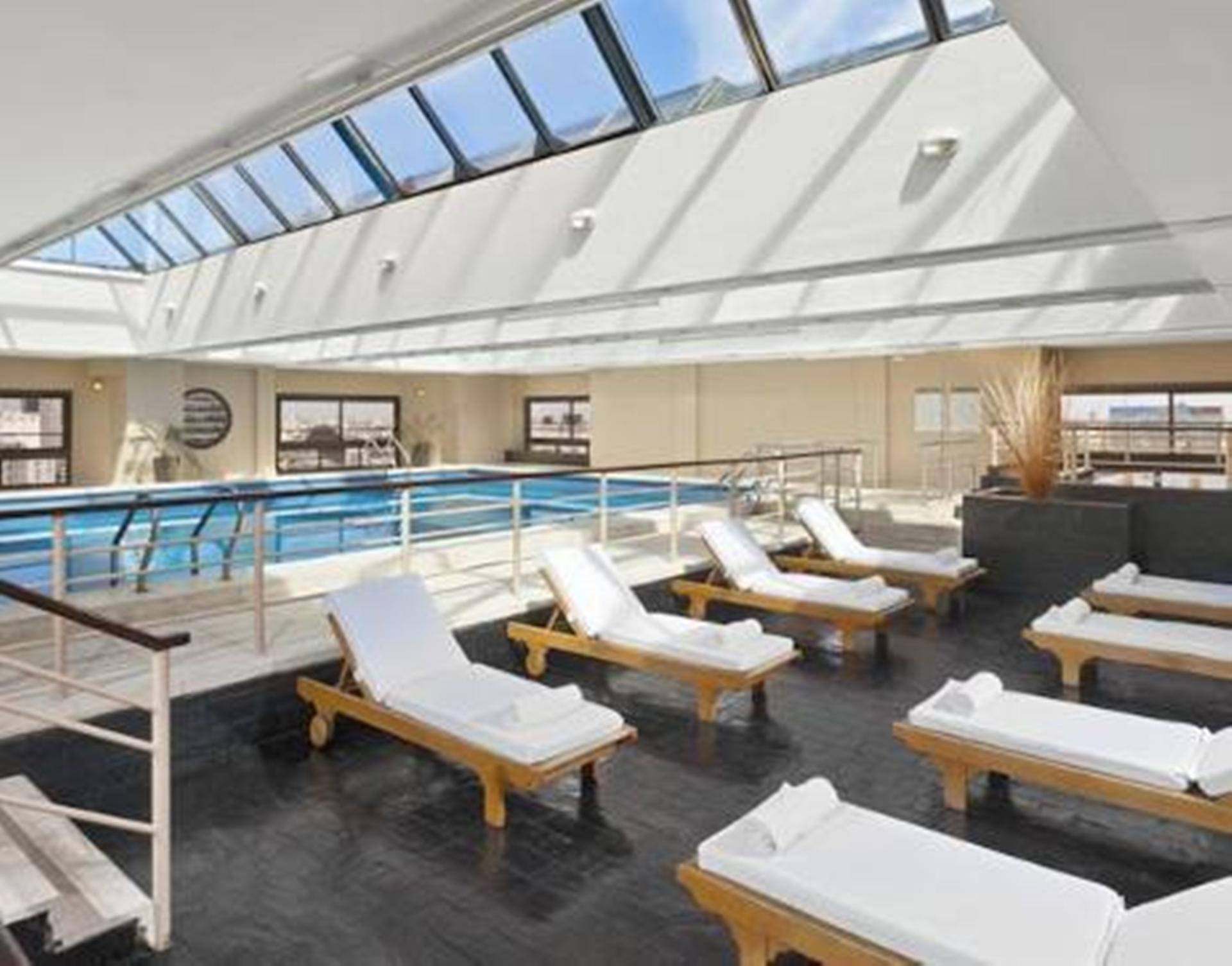 Libertador Hotel Buenos Aires Extérieur photo The pool at the top of the hotel